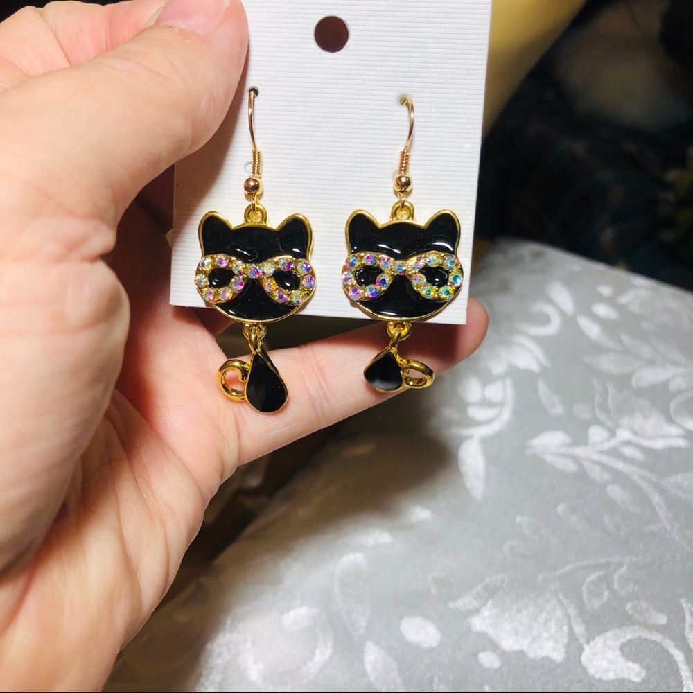 Black & gold cat  🎉Buy 2 $5 items, get 1 free.🎉